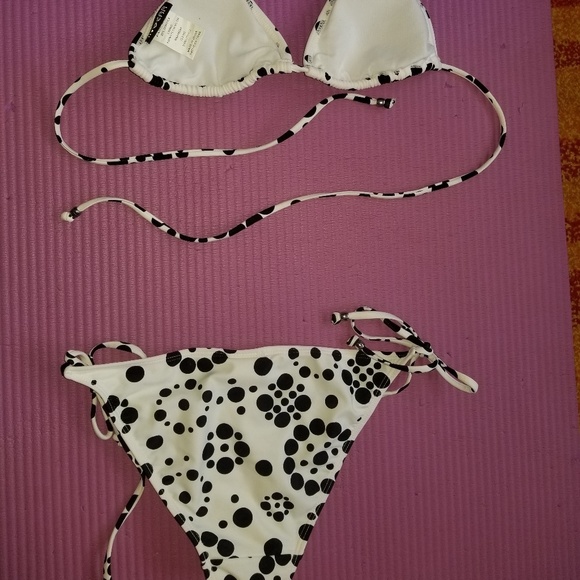 Bikini - Picture 2 of 3